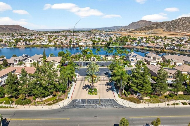 Building Photo - Charming 3 Bed/2 Bath Home In A Desirable ...