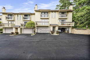 Building Photo - 641 Stonegate Dr