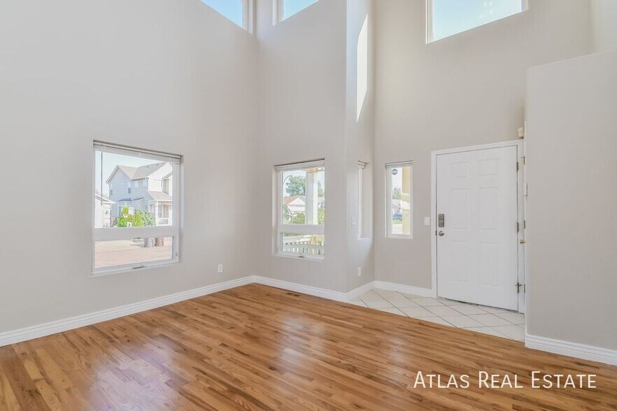 Building Photo - 1094 Clogger Ln