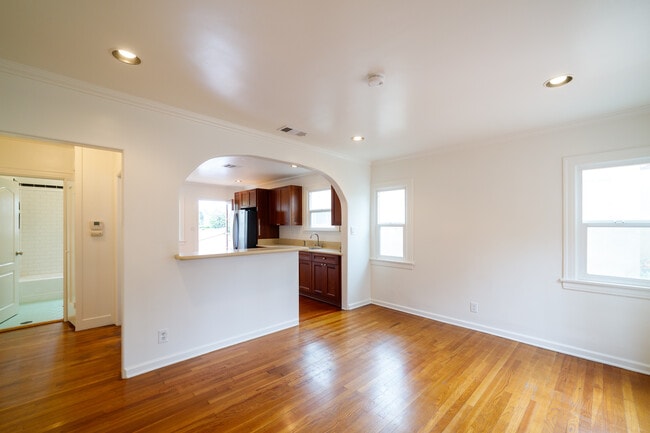 Building Photo - 3318 Madera Ave