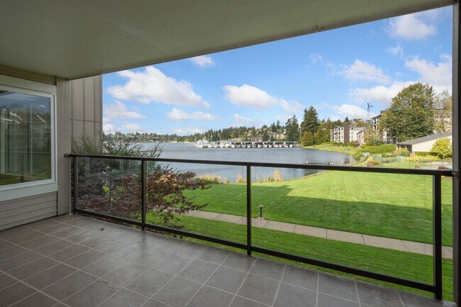 Building Photo - 2bd/2ba Bellevue Condo