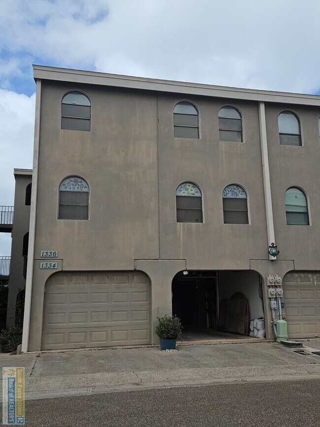 Building Photo - 1336 Harbor Island Dr