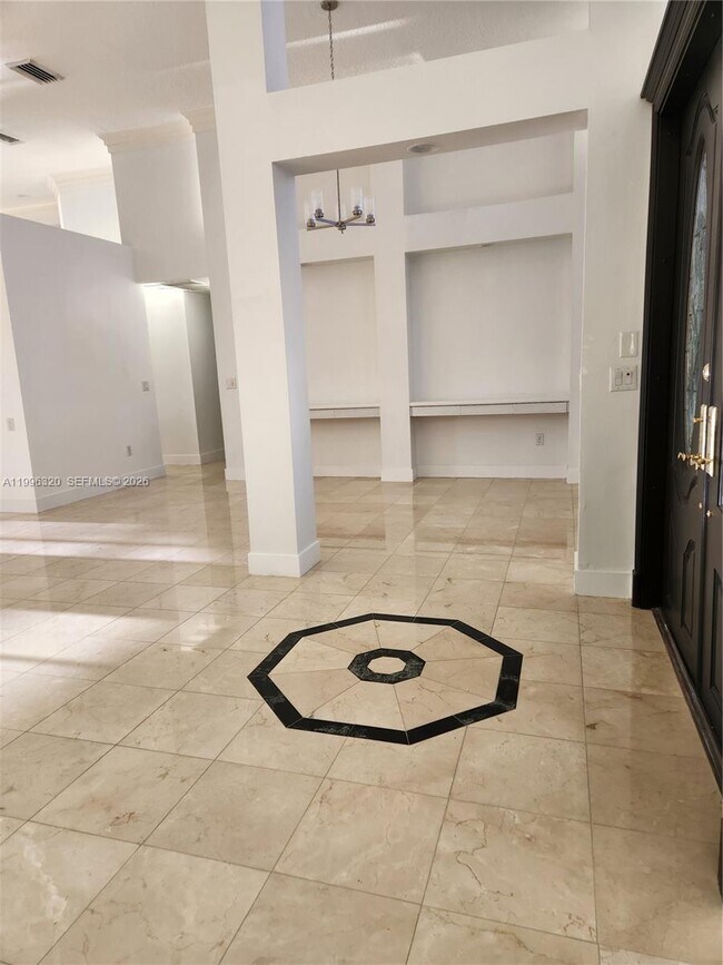 Building Photo - 620 Laurel Ln