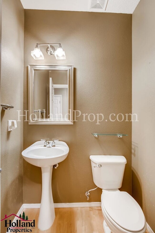 Building Photo - Spacious & Stylish 4-Bedroom Home in Desirable Northwest Portland