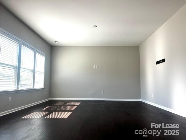 Building Photo - 4127 Woolcott Ave