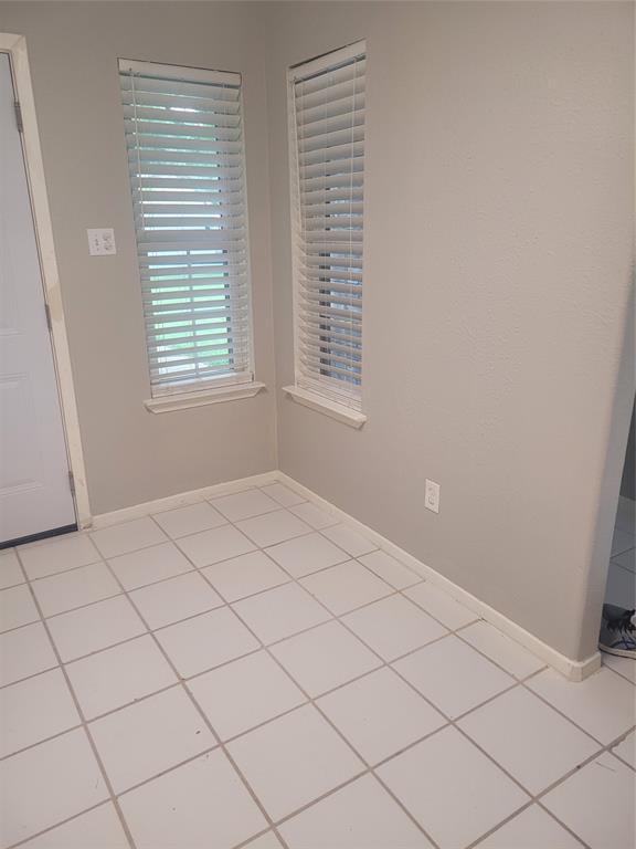 Building Photo - 2518 Fredericksburg Dr