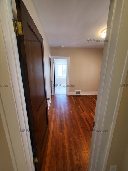 Building Photo - 1302 Hathaway Ave