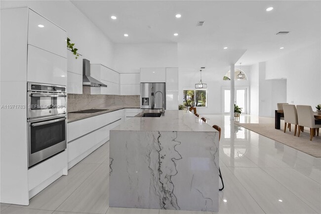 Building Photo - 710 Lake Blvd