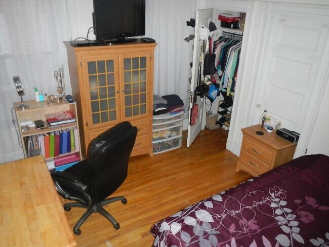 Building Photo - No Brokers Fee, One Month Rent-Free, Central Mission Hill Location. In-Unit Washer and Dryer.