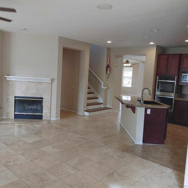 Building Photo - 382 Edgewater Dr