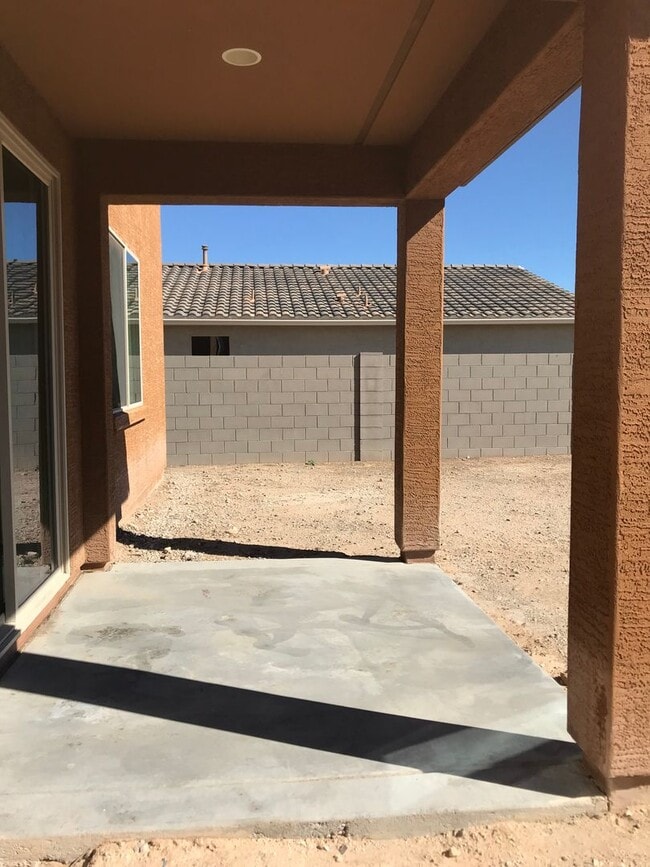 Building Photo - Coming in August Spacious 3br Home in Cort...