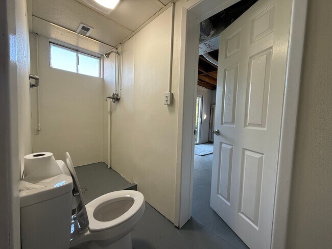 Building Photo - Newly renovated 3 Bedroom 3 Bathroom Home ...