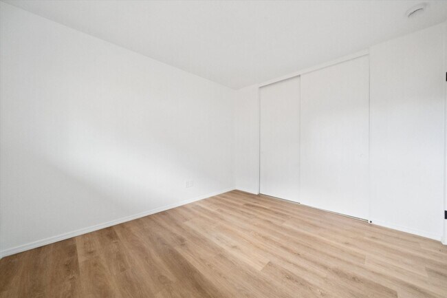 Building Photo - 5143-5145 SE Knight