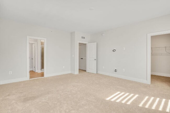 Building Photo - For Rent: Spacious 3-Bedroom Condo in the ...