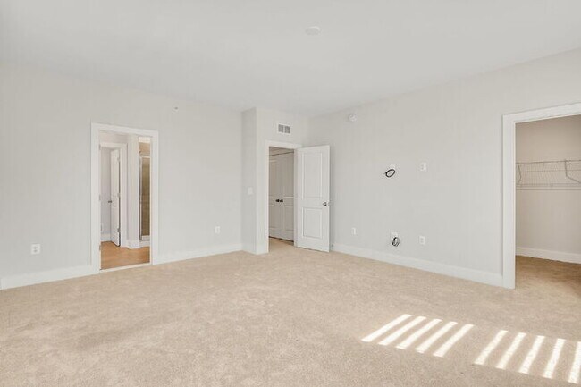 Building Photo - For Rent: Spacious 3-Bedroom Condo in the Heart of Richmond