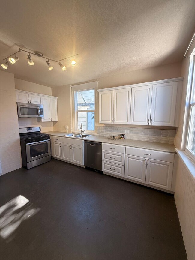 Building Photo - 223 N Alabama St