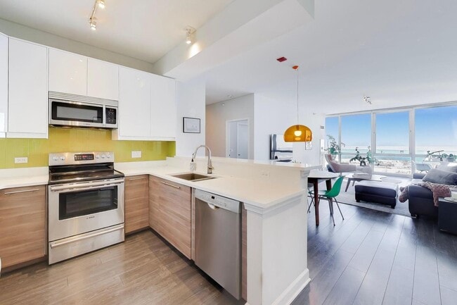 Building Photo - 1629 S Prairie Ave