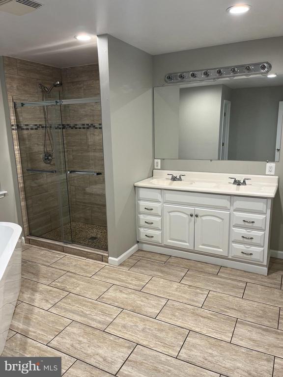 Building Photo - 5809 Gwynndale Pl