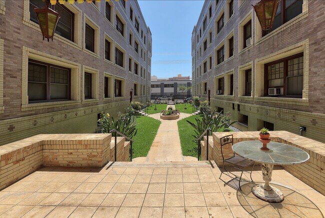 Building Photo - 2121 James M Wood Blvd