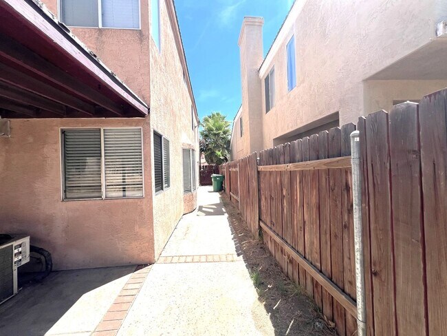 Building Photo - Spacious 4-Bedroom Home with Large Backyard in Moreno Valley
