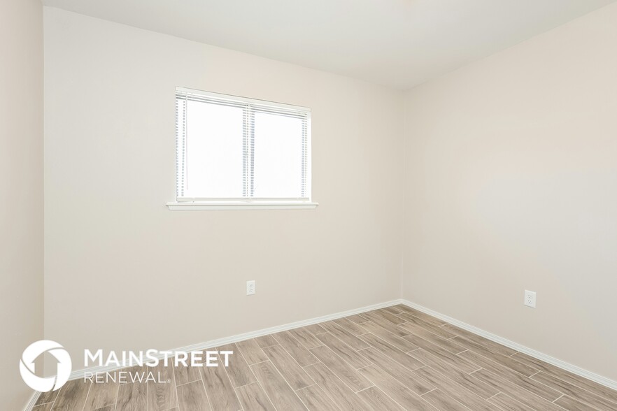 Building Photo - 2504 Yorkshire Ave