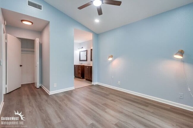 Building Photo - Modern & Spacious 2Bdm 2.5Ba Condo in Cany...