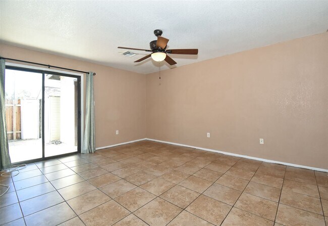 Building Photo - 2776 S Avenue 2 1/2 E