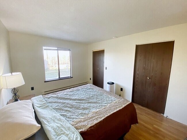 Building Photo - 4660 Reka Dr