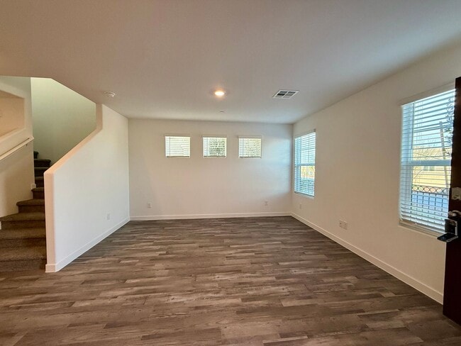 Building Photo - BRAND NEW 3 BED 2.5 BATH 2 CAR GARAGE TOWNHOUSE W/ LOFT IN CADENCE COMMUNITY