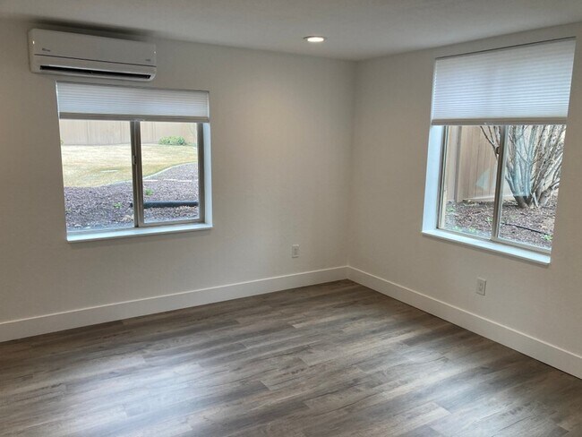 Building Photo - 404 N 1060 W