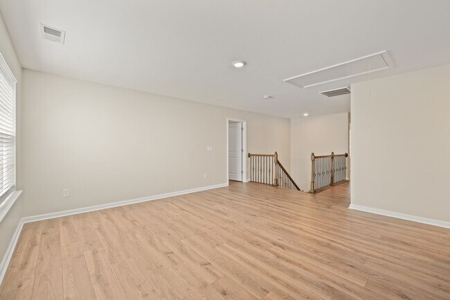 Building Photo - Stunning New Home in Enclave section Chateau