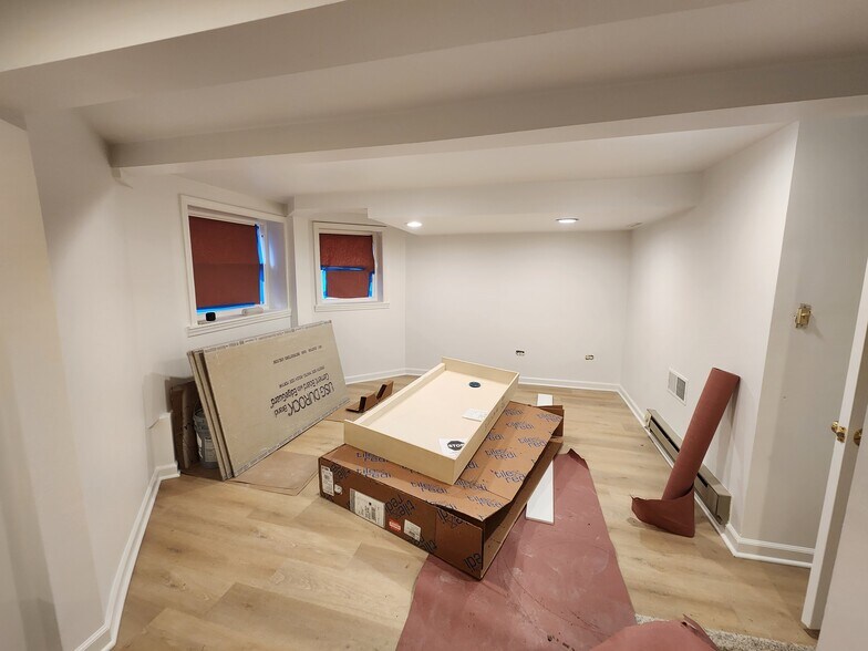 Building Photo - 5453 W Giddings St