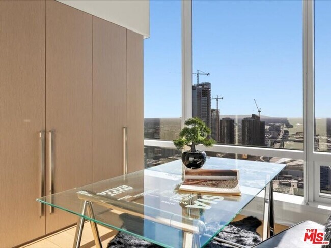 Building Photo - 877 Francisco St