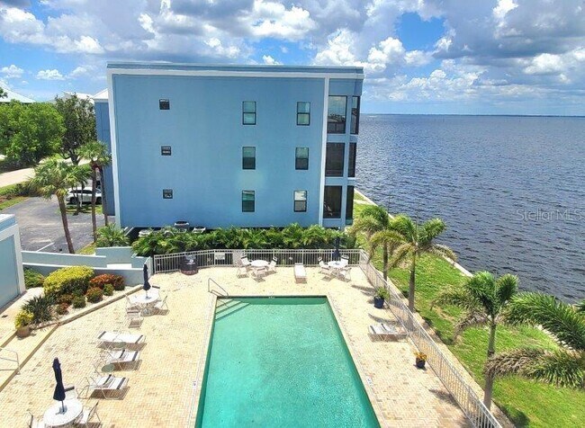 Building Photo - 1750 Jamaica Way