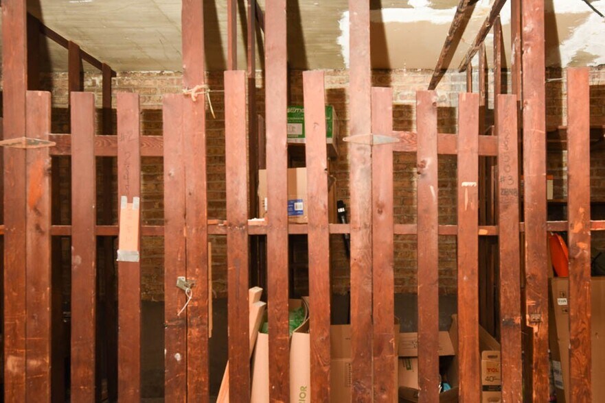 Building Photo - 2850 W Cullom Ave