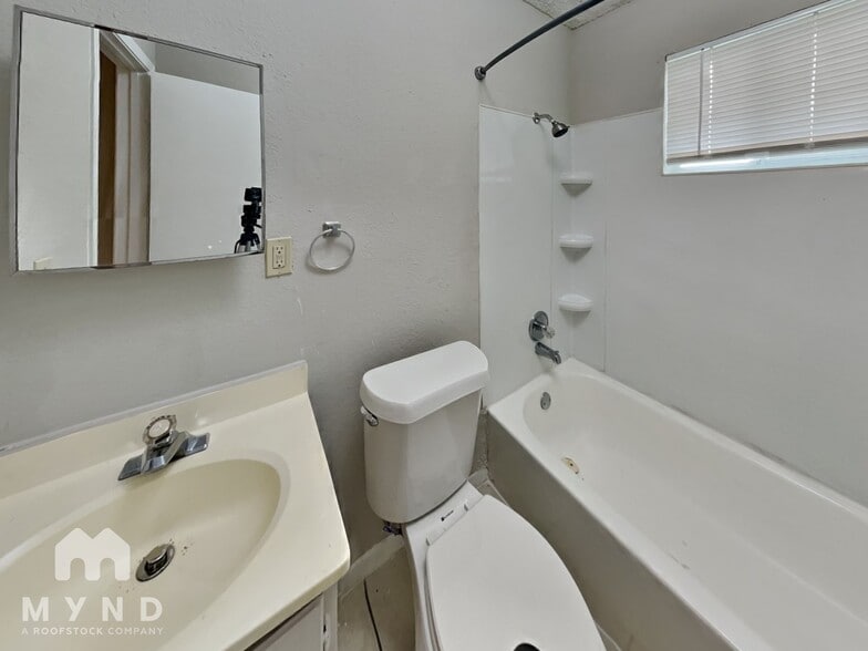 Building Photo - 111 Cindy Ln