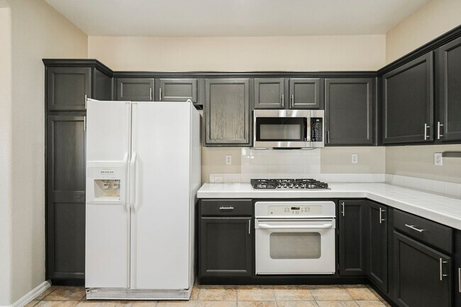 Building Photo - Beautiful 2 bd/2 bath condo in luxury gated Summerlin community ON TPC GOLF COURSE