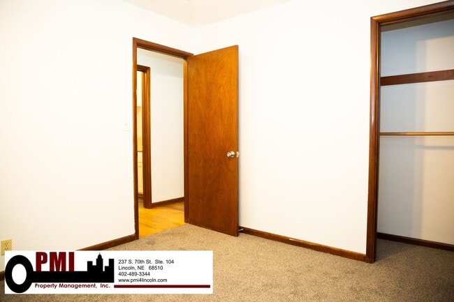 Building Photo - 3 Bedroom and 1.5 bathroom House for rent