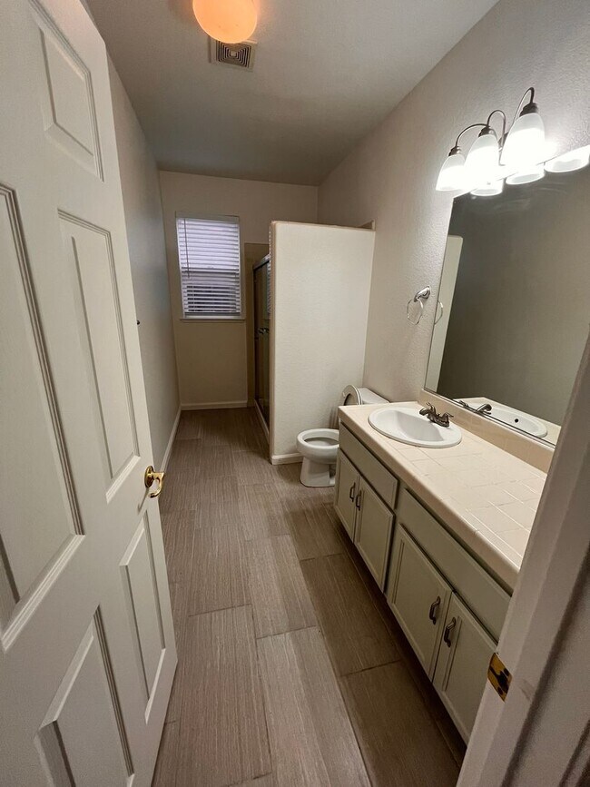 Building Photo - Near Kaiser/Pelandale