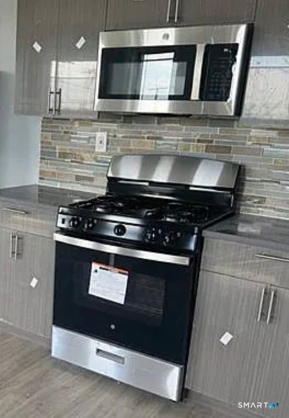 Building Photo - 784 Hallett St