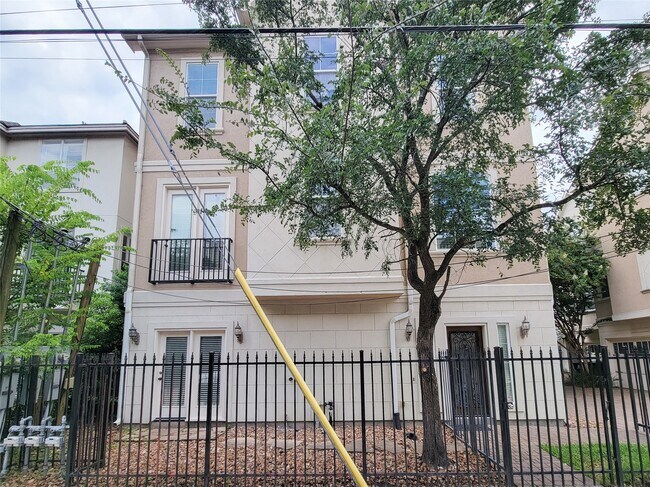 Building Photo - 2418 Ralph St
