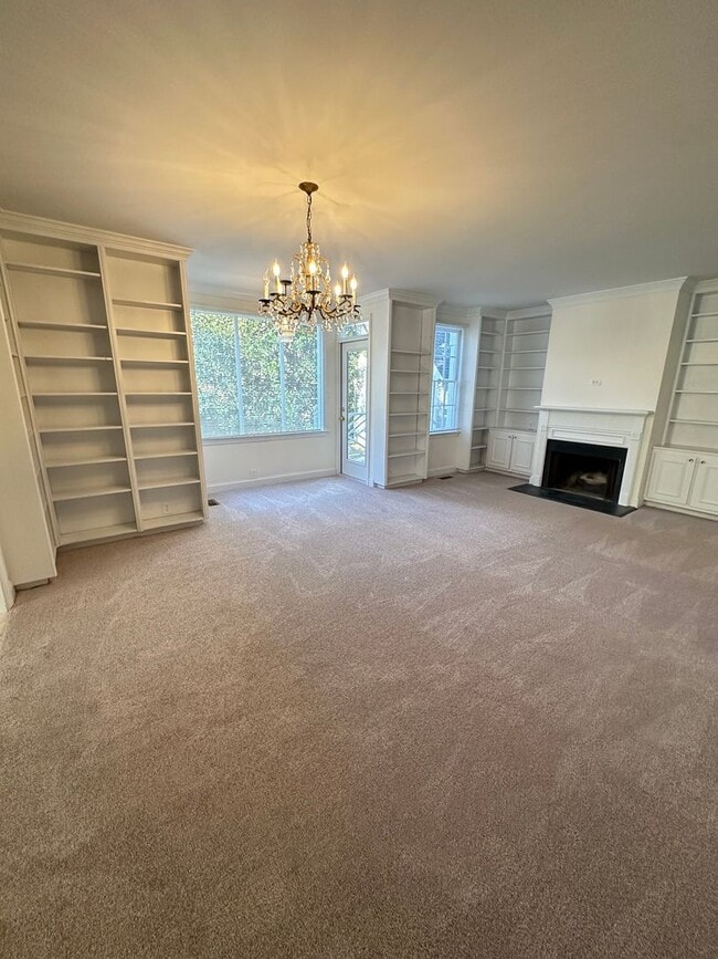 Building Photo - 503 Newport Ave