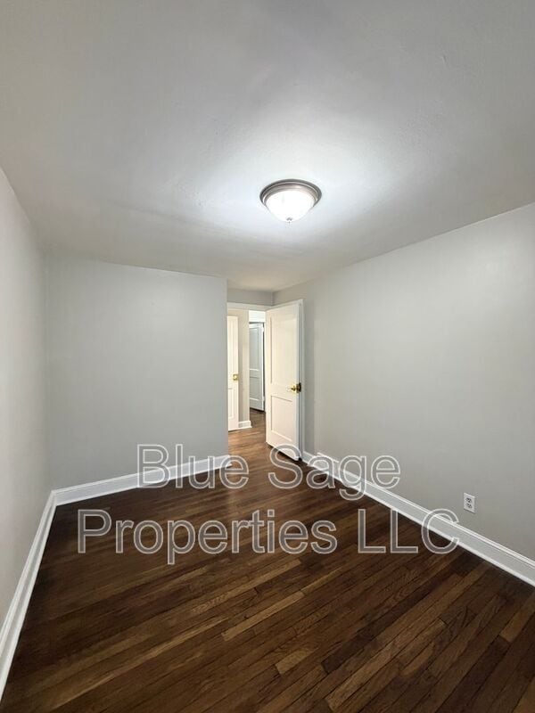 Building Photo - 402 Rively Ave