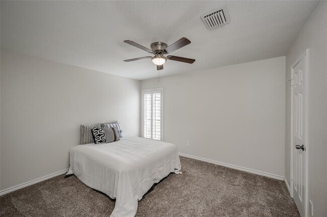 Building Photo - 387 Rancho Bauer Dr