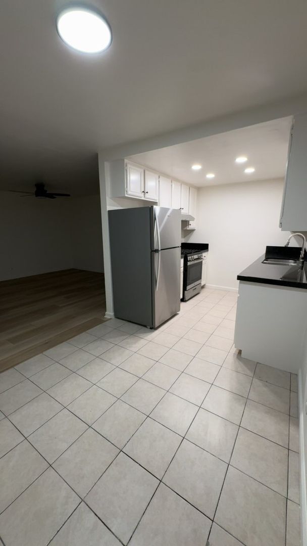 Building Photo - ALS-1150-GROVE AVENUE