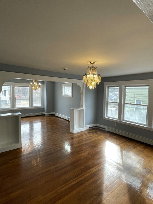 Building Photo - "Charming 3-Bedroom Apartment in Worcester...