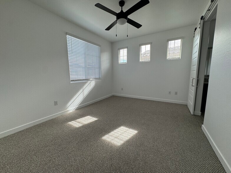 Building Photo - 4100 S Pinelake Way