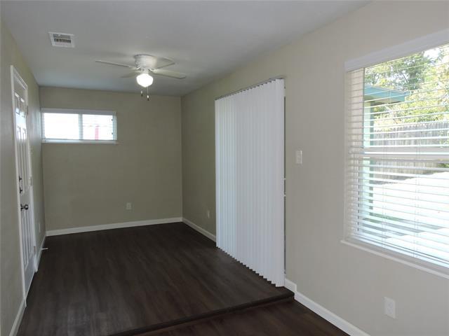 Building Photo - 11927 Hoblitzelle Dr