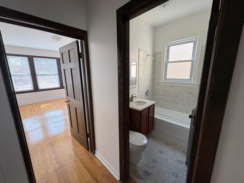 Building Photo - 809 N Harlem Ave
