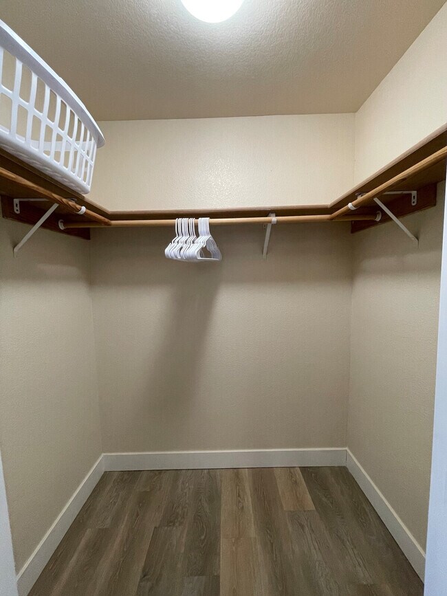 Building Photo - 604 N Columbia Center Blvd